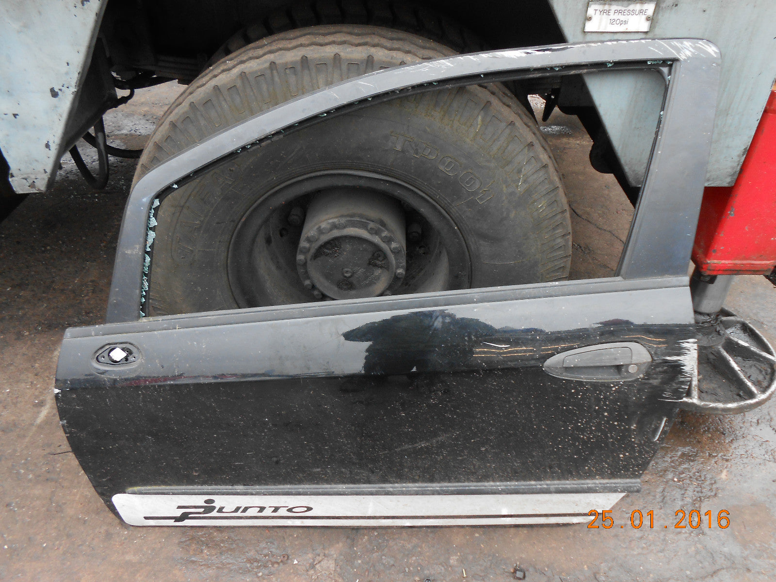 FIAT GRANDE PUNTO 2009 3 DOOR NS PASSENGER SIDE DOOR BLACK DAMAGED SIDE