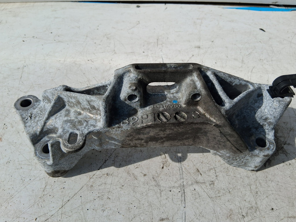 2021 CITROEN C4 MK3 1.2 PETROL ENGINE MOUNT BRACKET 9813582980