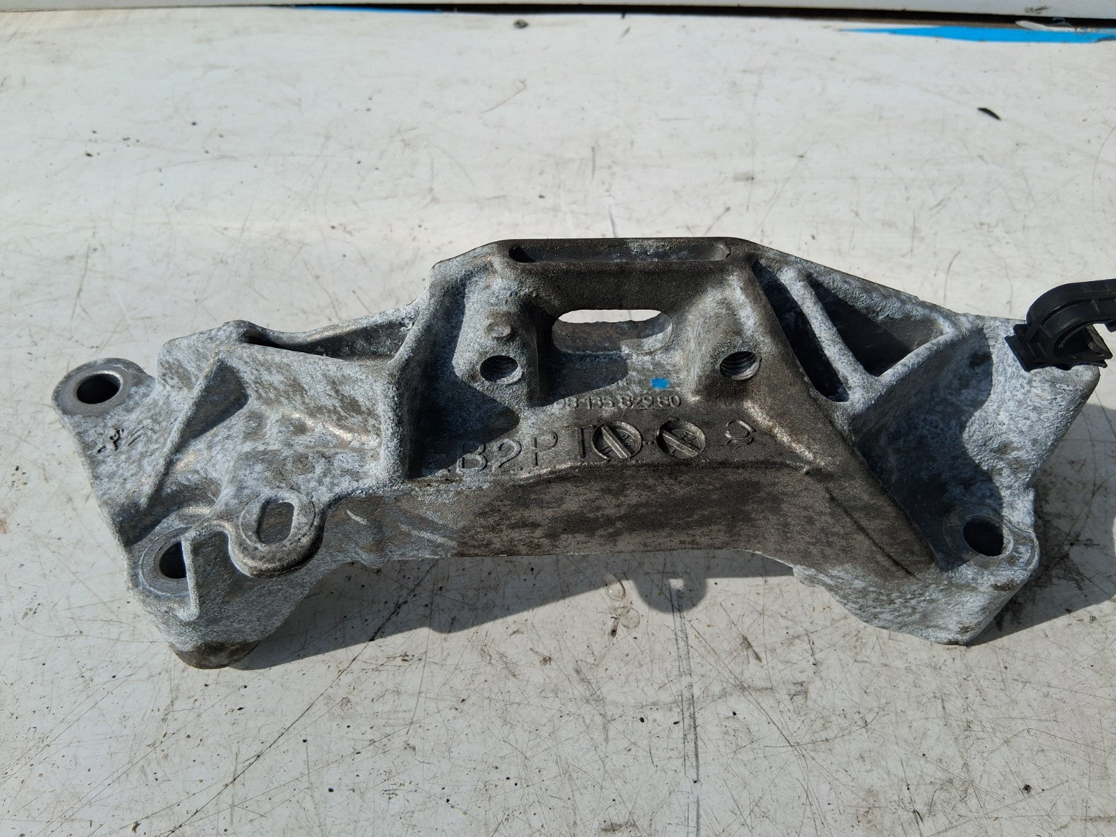 2021 CITROEN C4 MK3 1.2 PETROL ENGINE MOUNT BRACKET 9813582980