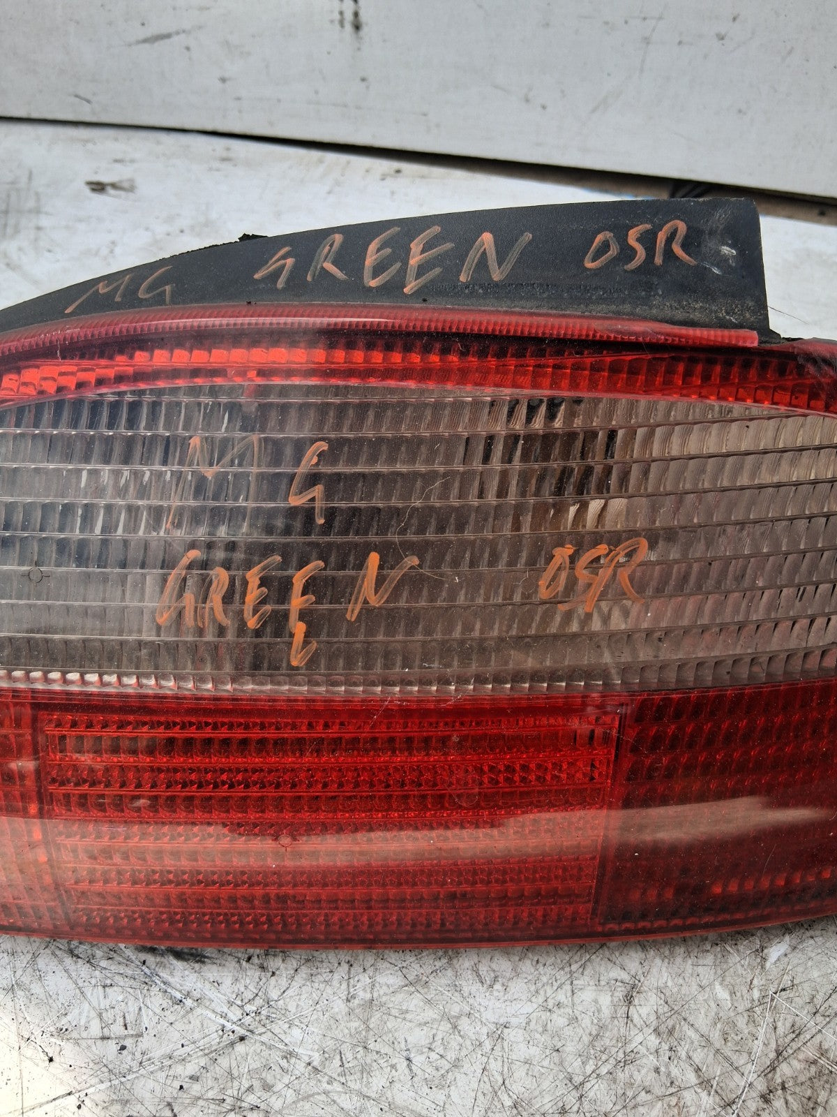 1996 MG F OS DRIVER SIDE REAR TAILGATE LIGHT