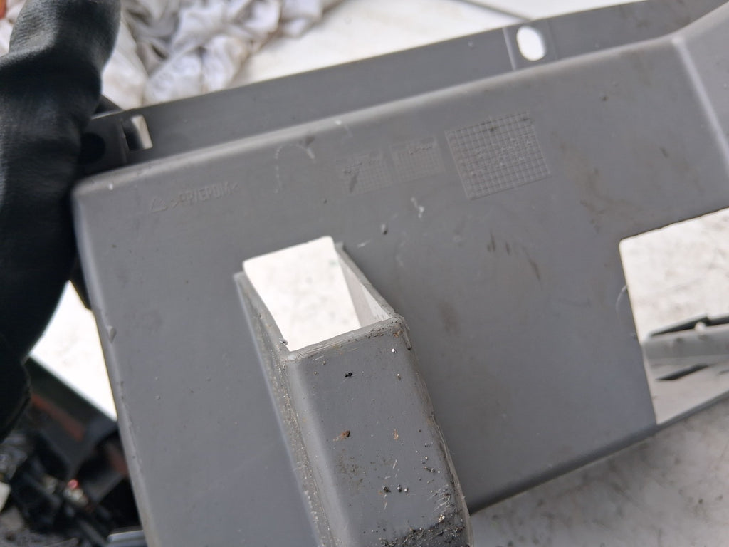 2016 MERCEDES SPRINTER W906 GLOVEBOX STORAGE COMPARTMENT OUTER FRAME A9066800491