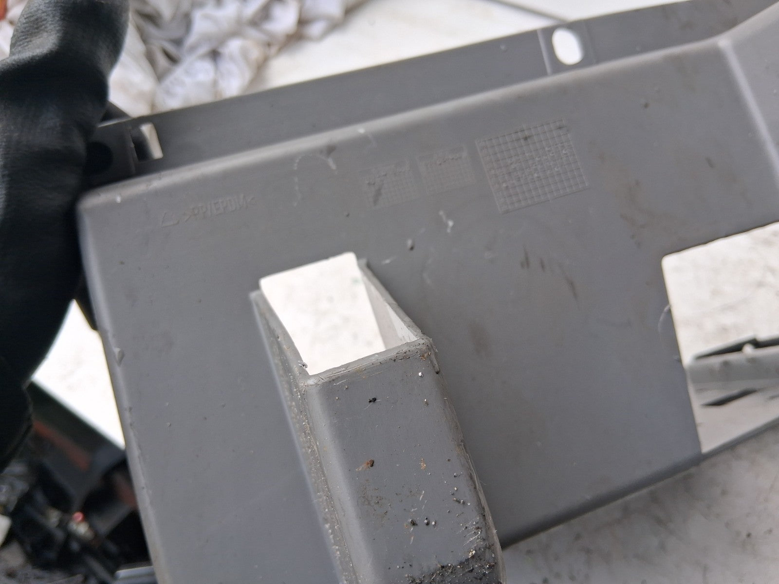 2016 MERCEDES SPRINTER W906 GLOVEBOX STORAGE COMPARTMENT OUTER FRAME A9066800491