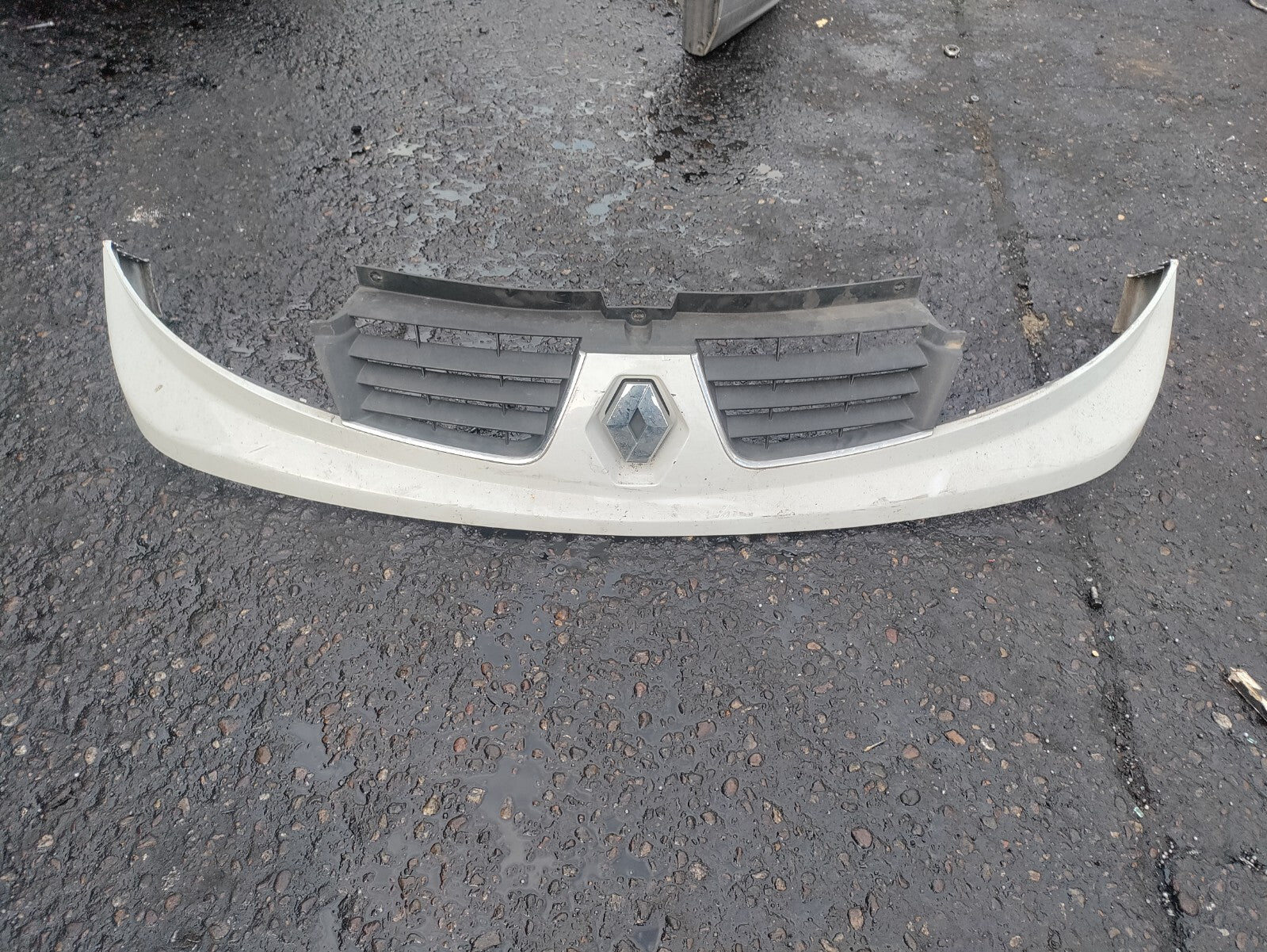 2014 VAUXHALL VIVARO MK1 FRONT GRILL