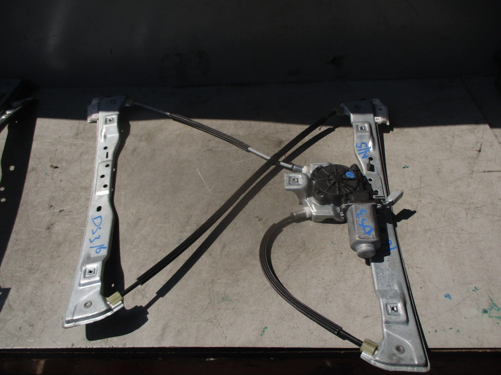 2016 CITROEN DS3 NSF PASSENGER SIDE FRONT LEFT WINDOW MOTOR REGULATOR 9683690280