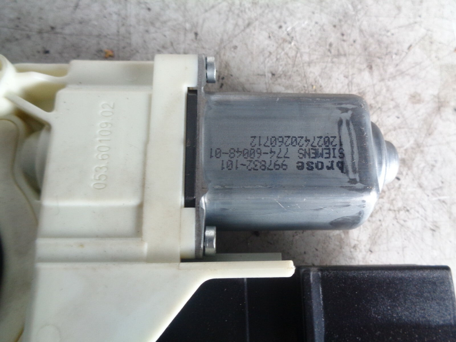 PEUGEOT 307 2007 HATCHBACK NS PASSENGER SIDE FRONT  WINDOW MOTOR 9681587880
