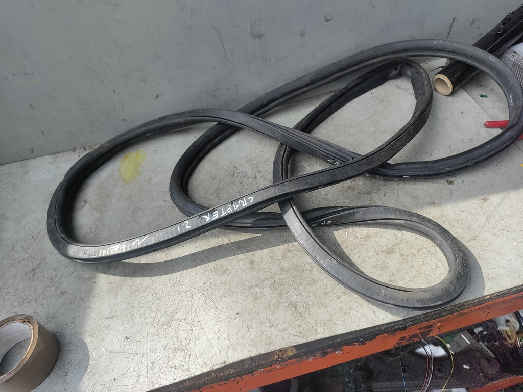 2022 VW VOLKSWAGEN CRAFTER MK2 NSF PASSENGER SIDE FRONT DOOR RUBBER SEAL