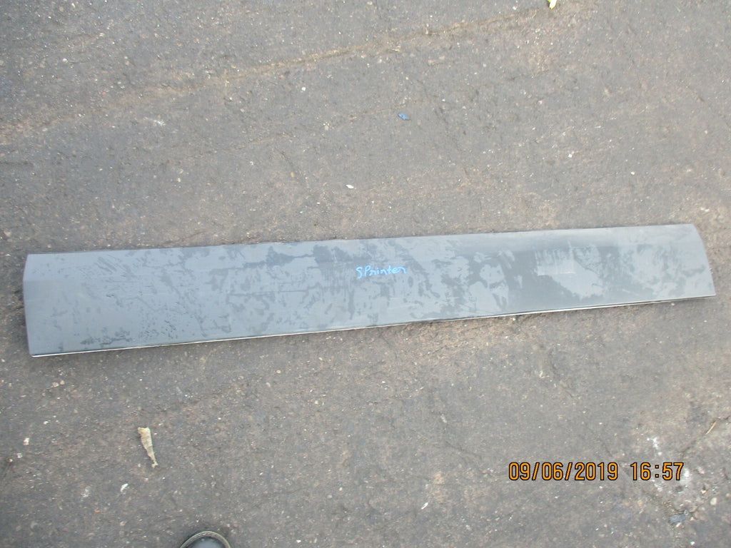 MERCEDES SPRINTER W906 OS DRIVER SIDE DOOR MOULDING TRIM A9066900862