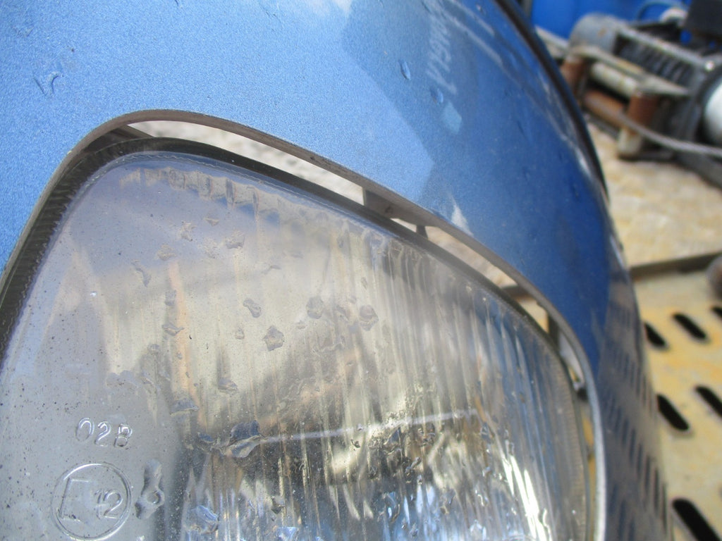 1998 VAUXHALL VECTRA DTI FRONT BUMPER AND GRILL GRILLE BLUE NO FOG LIGHTS