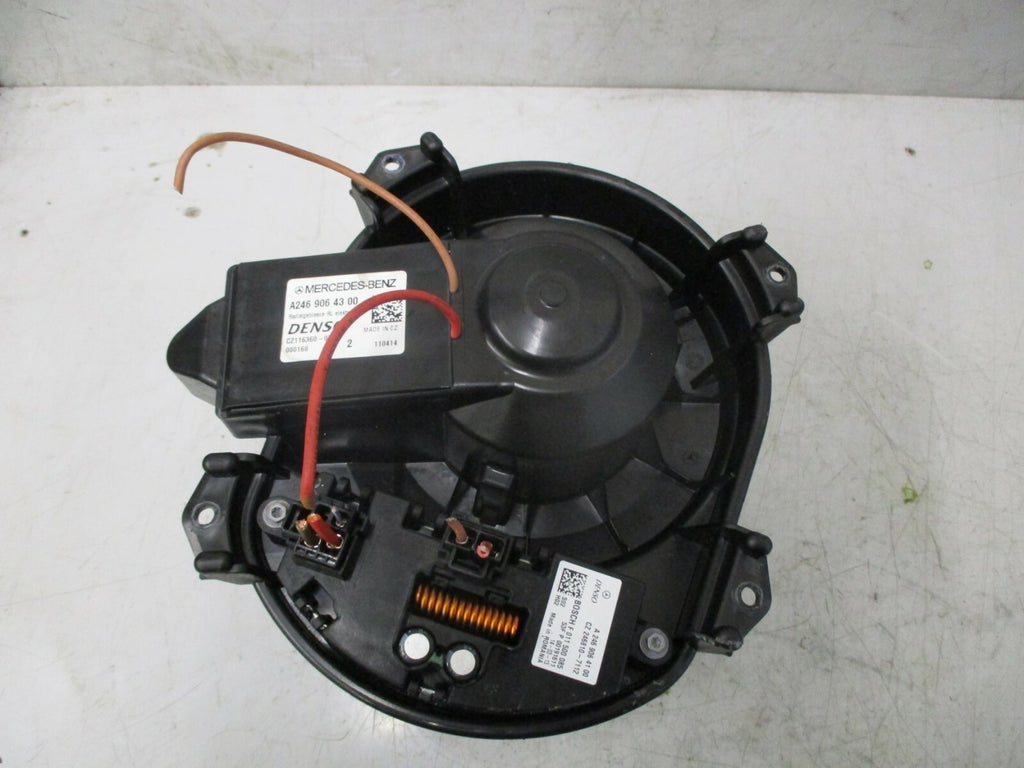 MERCEDES GLA 2014 HEATER AIR FAN BLOWER MOTOR RESISTOR ASSEMBLY A2469064300