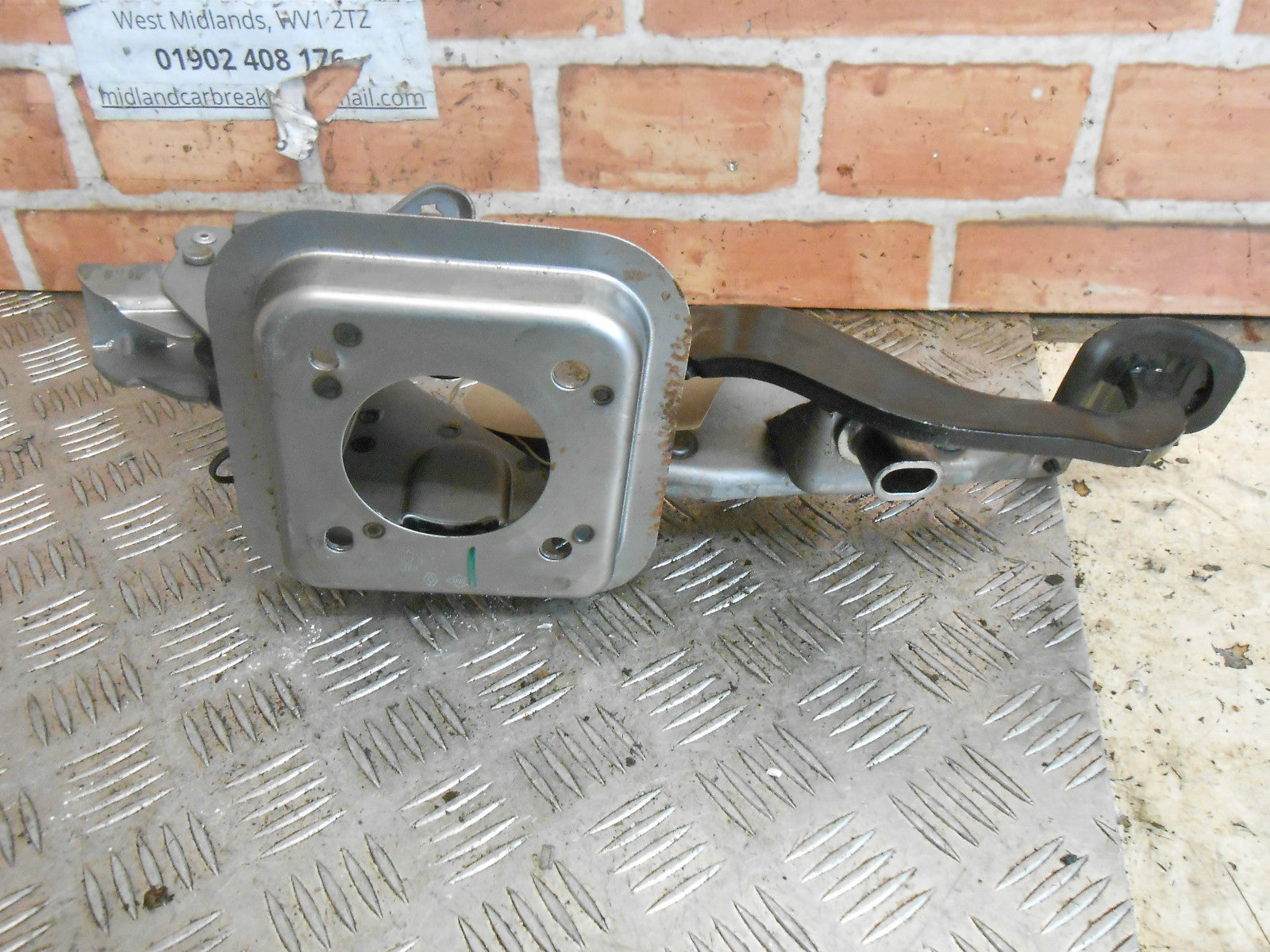 RENAULT CLIO MK3 2008 BRAKE PEDAL & MOUNTING FRAME ASSEMBLY BARE