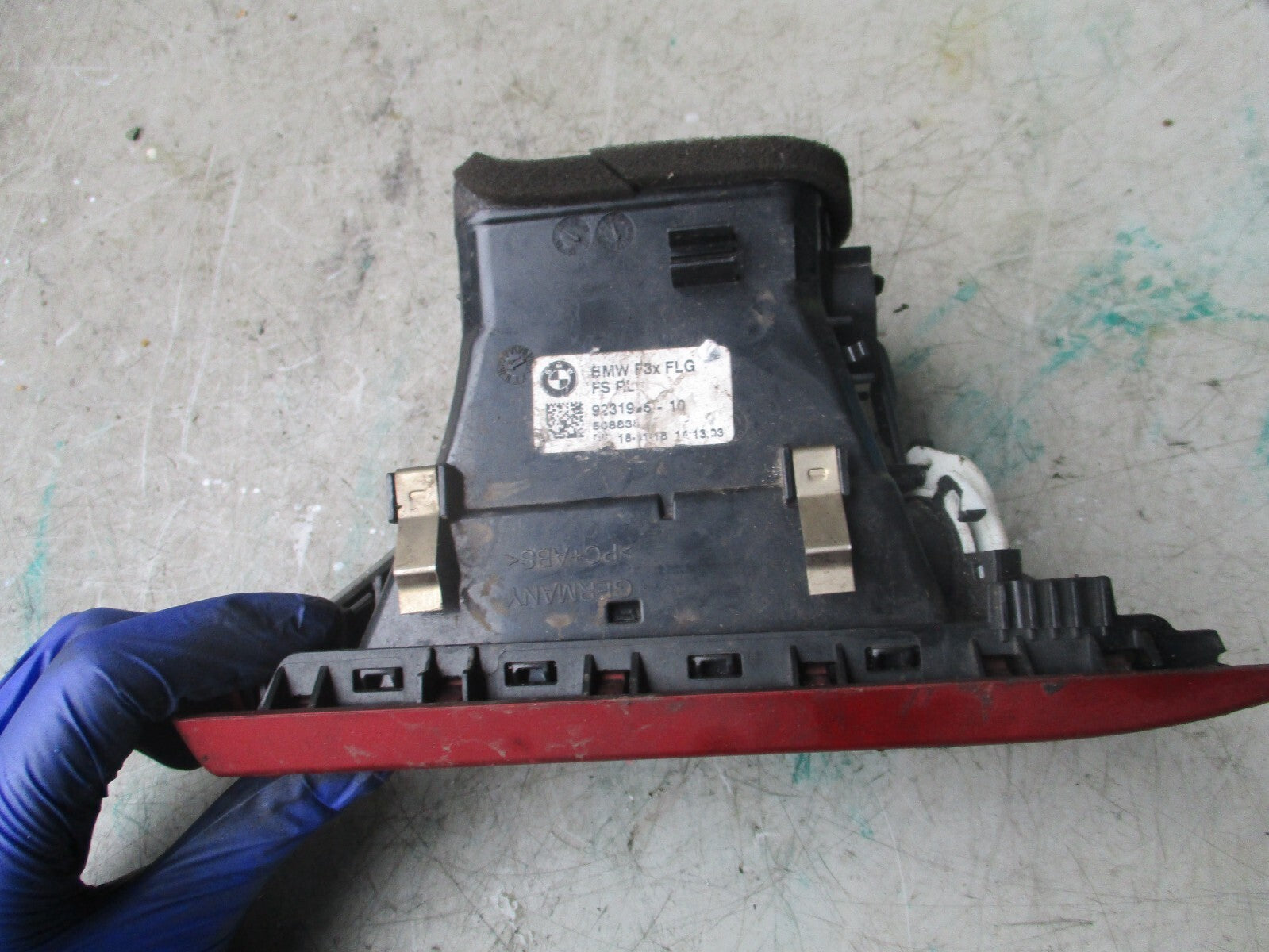 2004 BMW  CENTER AIR VENT TRIM 508838