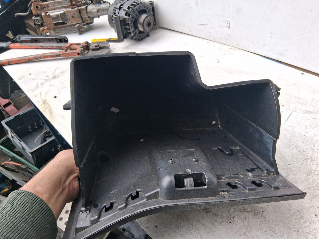 2014 FORD FIESTA MK7 FRONT DASHBOARD GLOVE BOX STORAGE COMPARTMENT BA61A06010