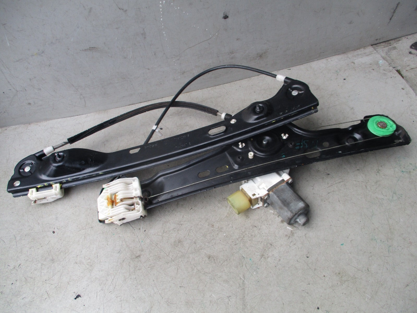 2007 BMW 3 SERIES E90 NSF PASSENGER SIDE FRONT WINDOW MOTOR REGULATOR