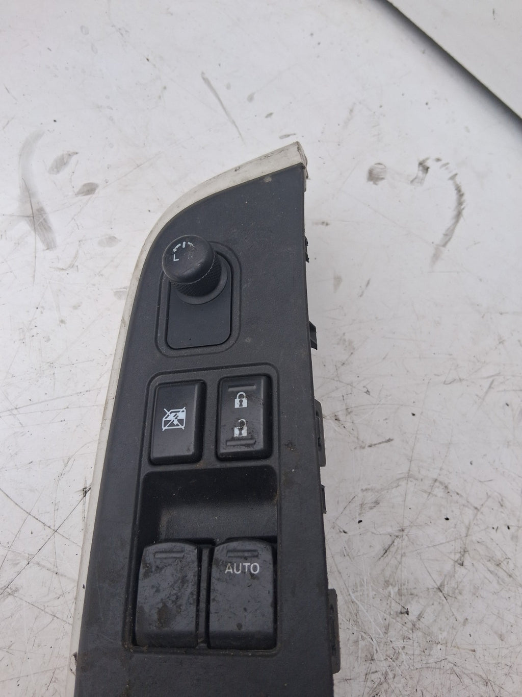 2017 SUZUKI SWIFT WINDOW CONTROL SWITCH 8371552R20