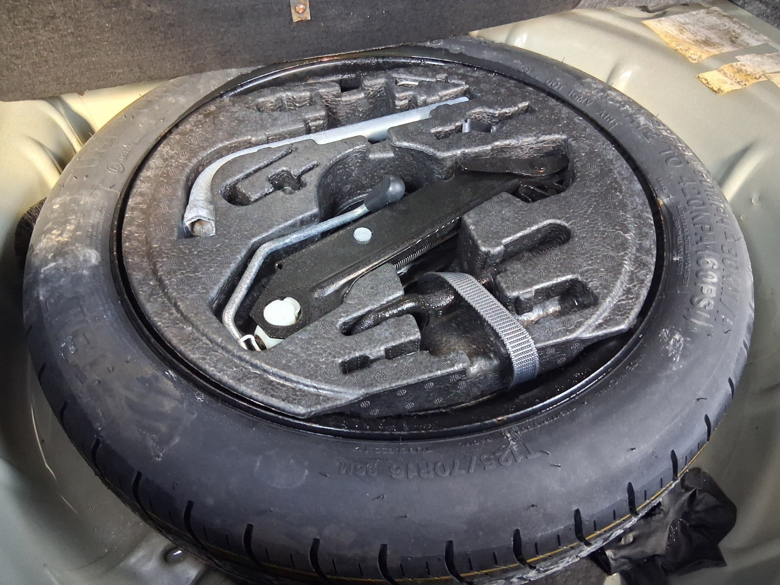 2012 VW VOLKSWAGEN GOLF MK6 SPARE WHEEL WITH JACK SET KIT T125/70R16