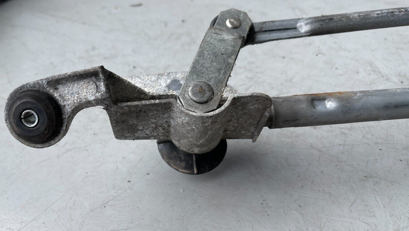 2011 NISSAN NOTE FRONT WINDSCREEN WIPER MOTOR