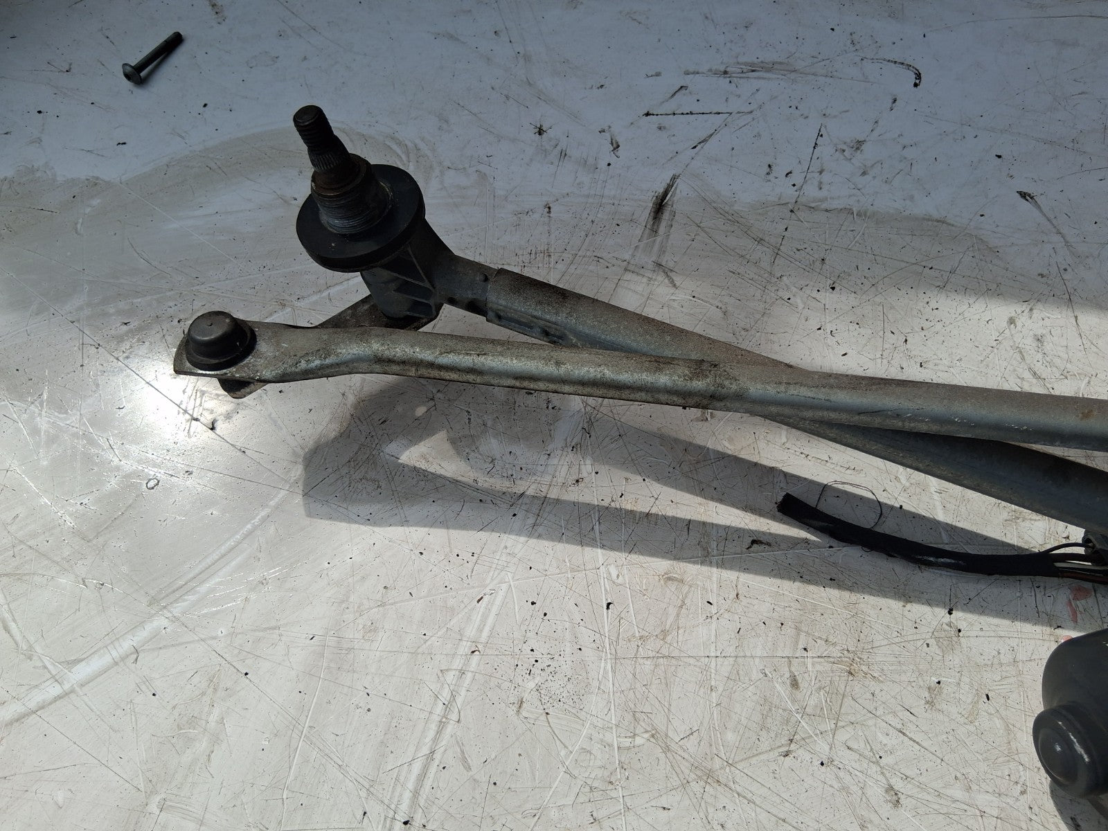 2021 MERCEDES SPRINTER W907 FRONT WINDSCREEN WIPER MOTOR LINKAGE A9108200500