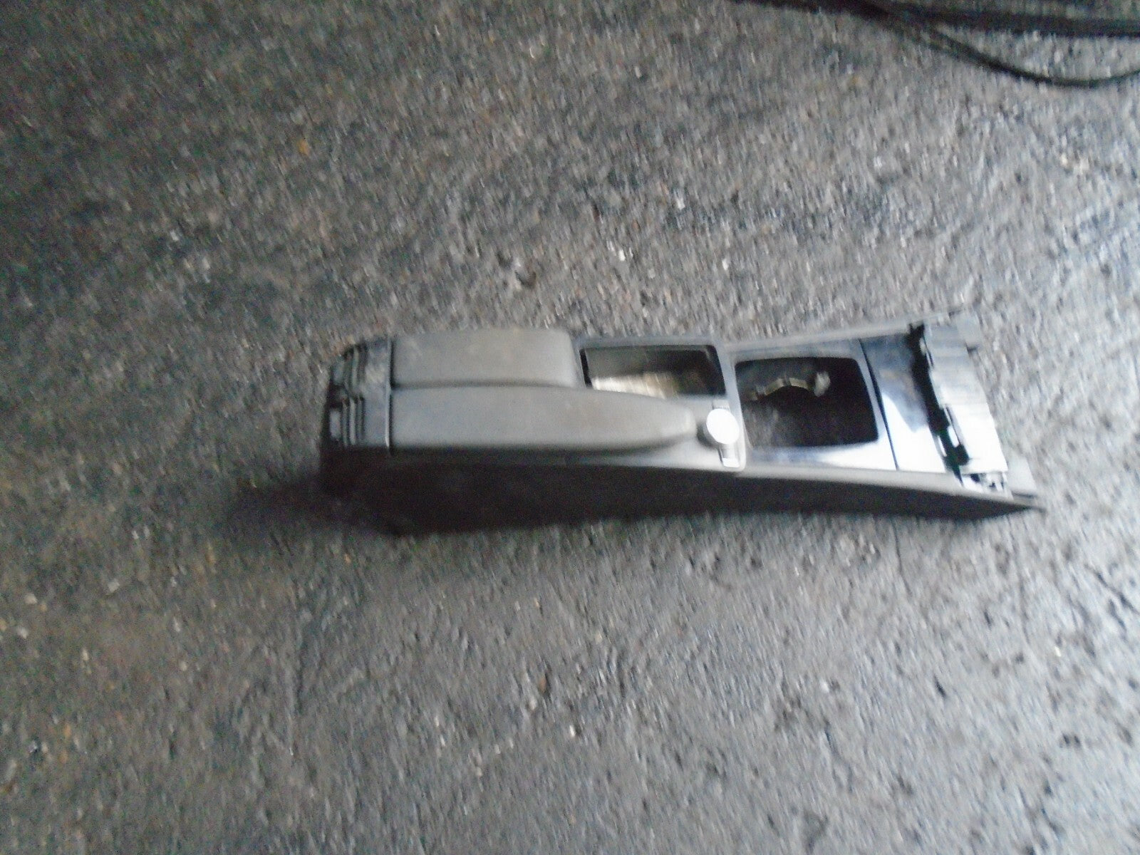 MERCEDES-BENZ C-CLASS W204 2009 CENTRE CONSOLE WITH ARM REST