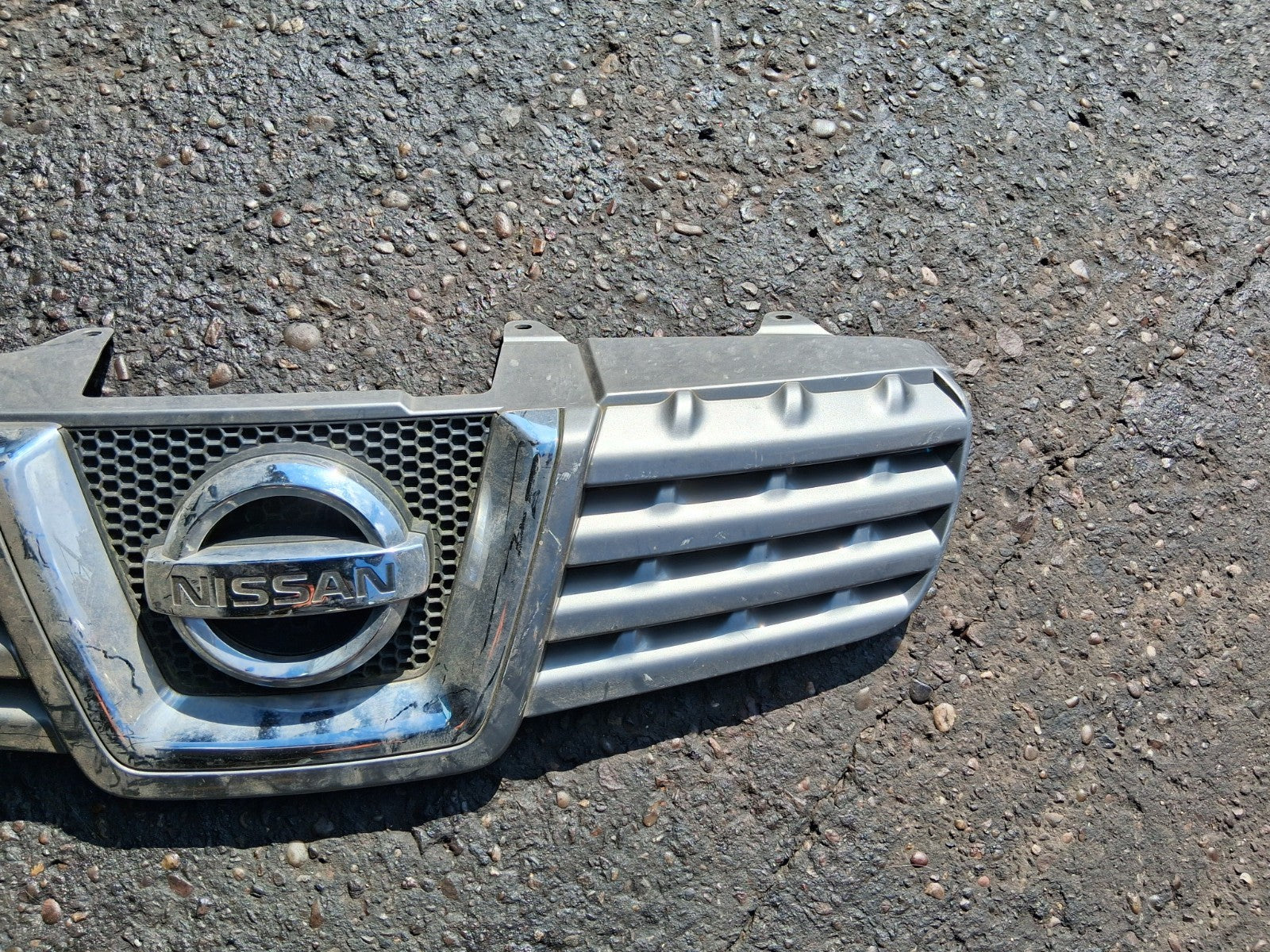 2008 NISSAN QASHQAI J10 MK1 FRONT BUMPER CHROME GRILLE BADGE GRILLE 62310JD000