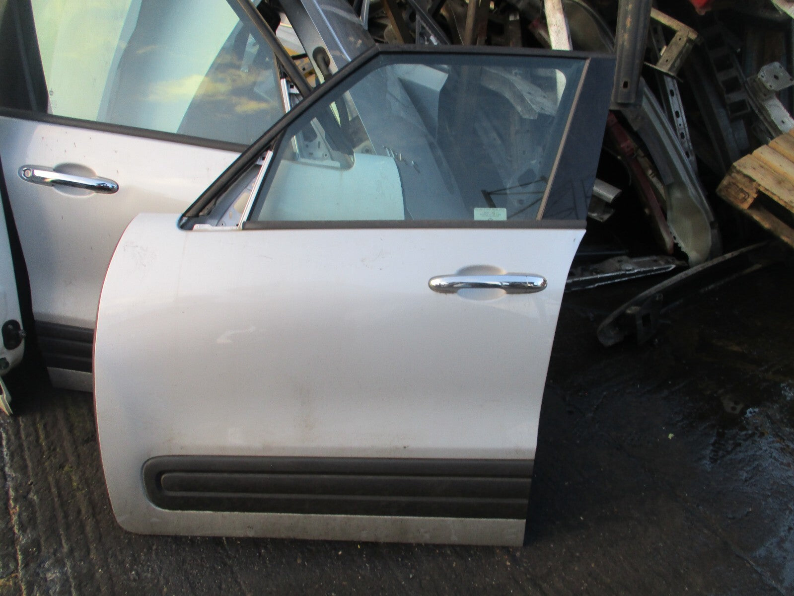 FIAT 500 L 2013 NS PASSENGER SIDE FRONT COMPLETE DOOR MINIMAL GREY MET 612/A