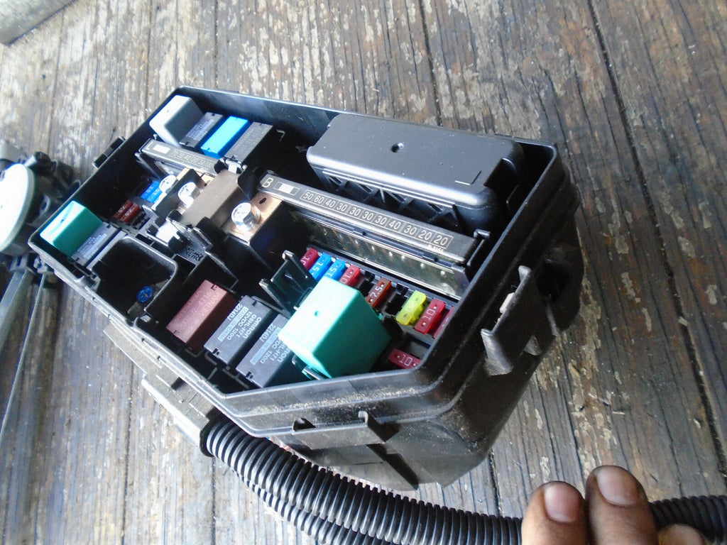 HONDA CIVIC MK9 2015 UNDER BONNET FUSE BOX ASSEMBLY TV1E010E0