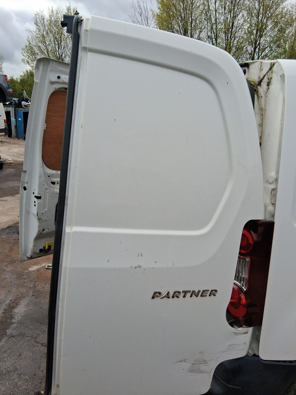 2017 PEUGEOT PARTNER MK2 OSR DRIVER SIDE REAR RIGHT COMPLETE DOOR WHITE