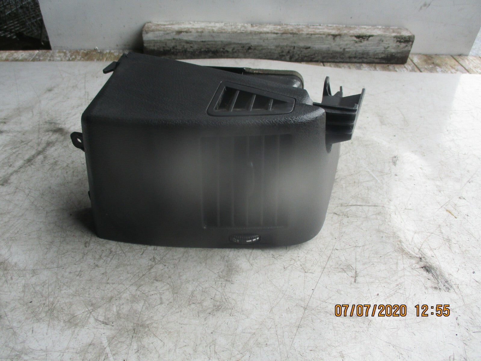 VW VOLKSWAGEN 2015 CRAFTER PASSENGER SIDE FRONT AIR VENT 9068300654