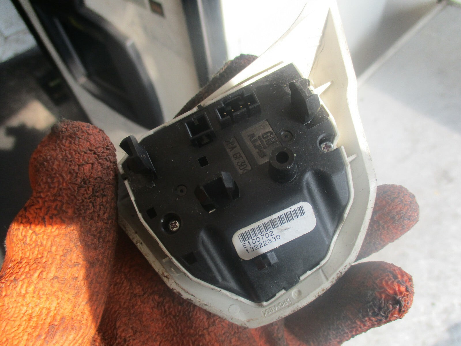 VAUXHALL CORSA D  STEERING WHEEL MULTIFUNCTION VOLUME CONTROLS 13222330