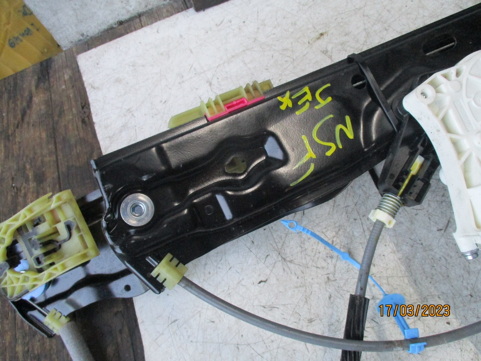 JAGUAR XE 2017 NSF PASSENGER SIDE FRONT WINDOW MOTOR REGULATOR GX7323201AF