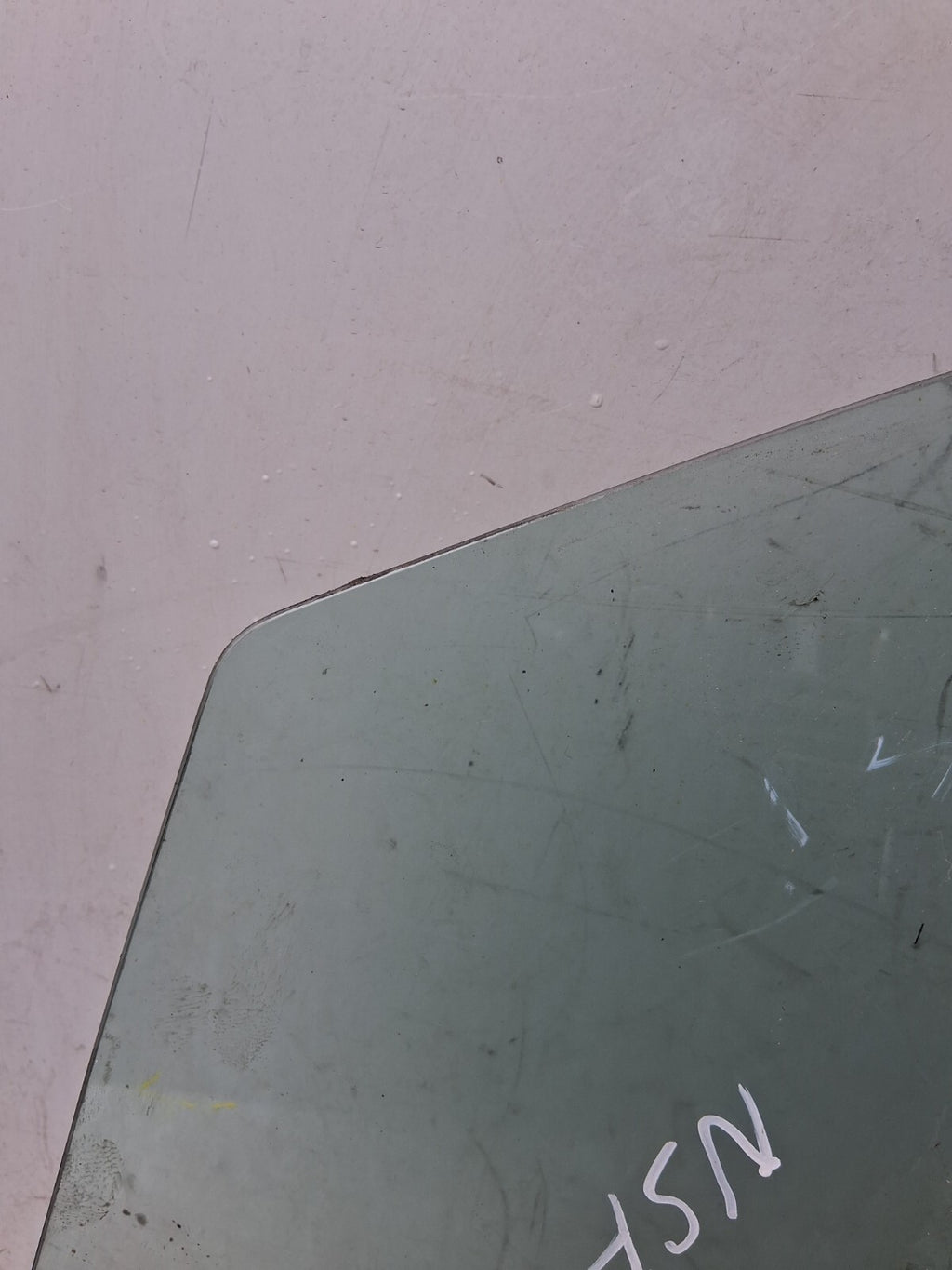 2015 VAUXHALL ASTRA J NSF PASSENGER SIDE FRONT LEFT WINDOW GLASS 43R001582