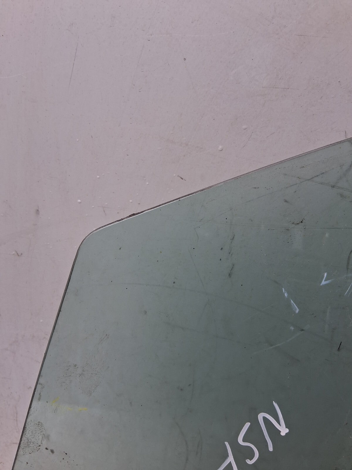 2015 VAUXHALL ASTRA J NSF PASSENGER SIDE FRONT LEFT WINDOW GLASS 43R001582