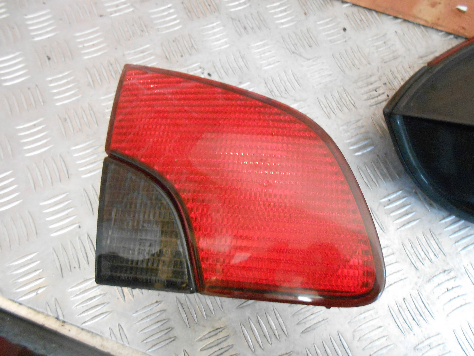 PEUGEOT 406 2002 ESTATE NSR PASSENGER SIDE REAR INNER BRAKE TAIL LIGHT