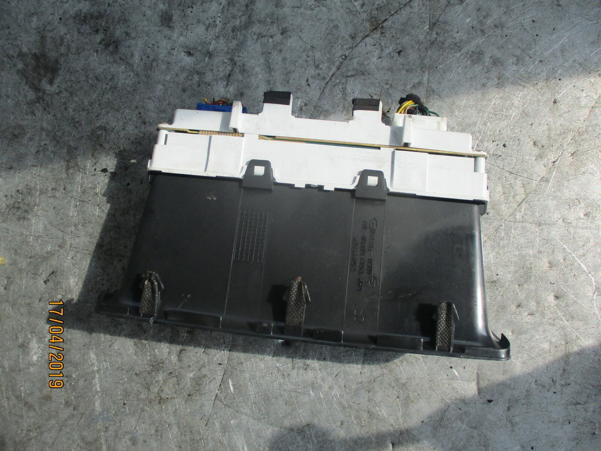 HYUNDAI MATRIX 2003 CENTRAL DIGITAL DISPLAY SCREEN