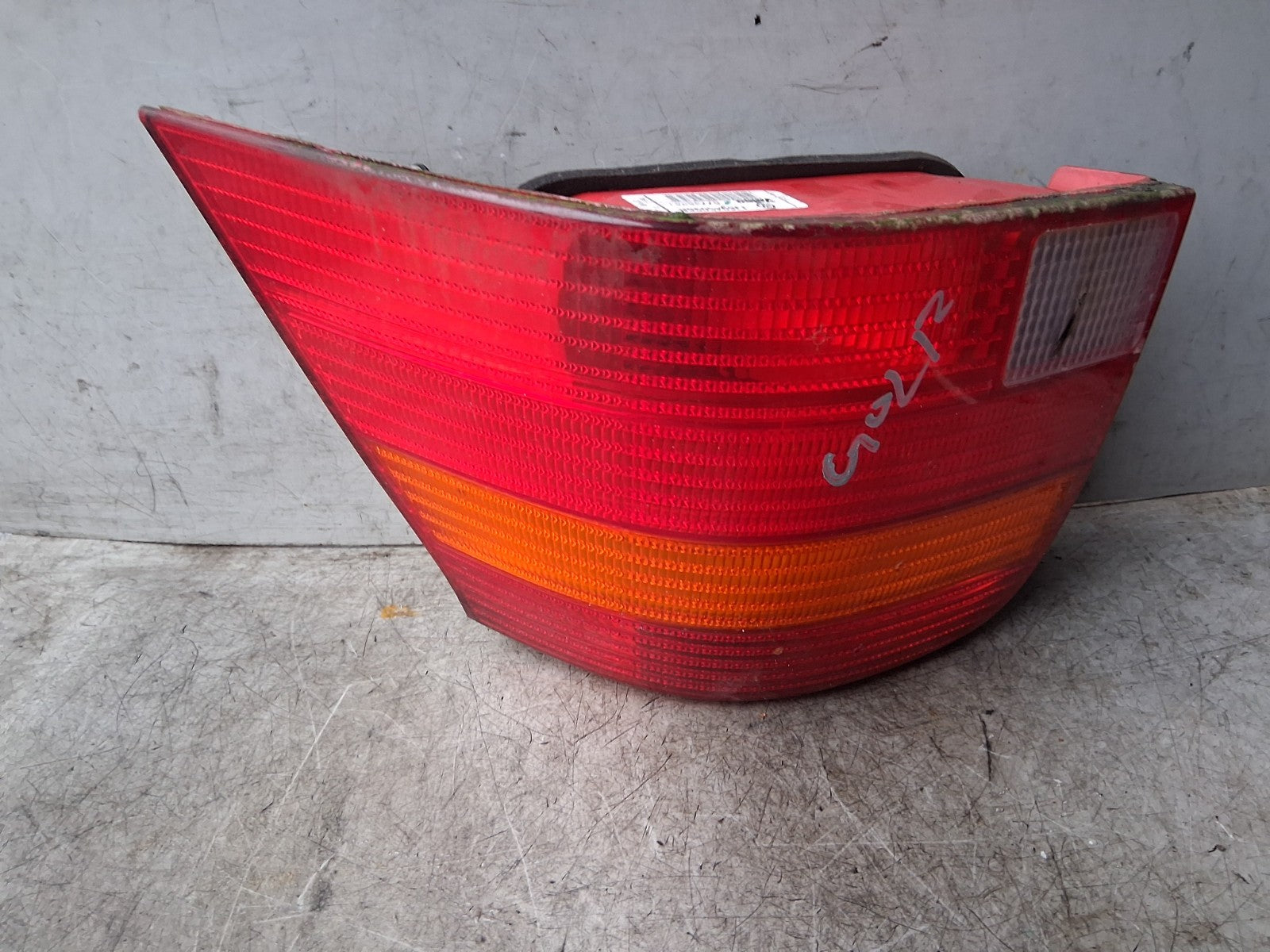 2002 VW VOLKSWAGEN GOLF MK4 OSR DRIVER SIDE REAR RIGHT TAIL LIGHT 1J6945096R