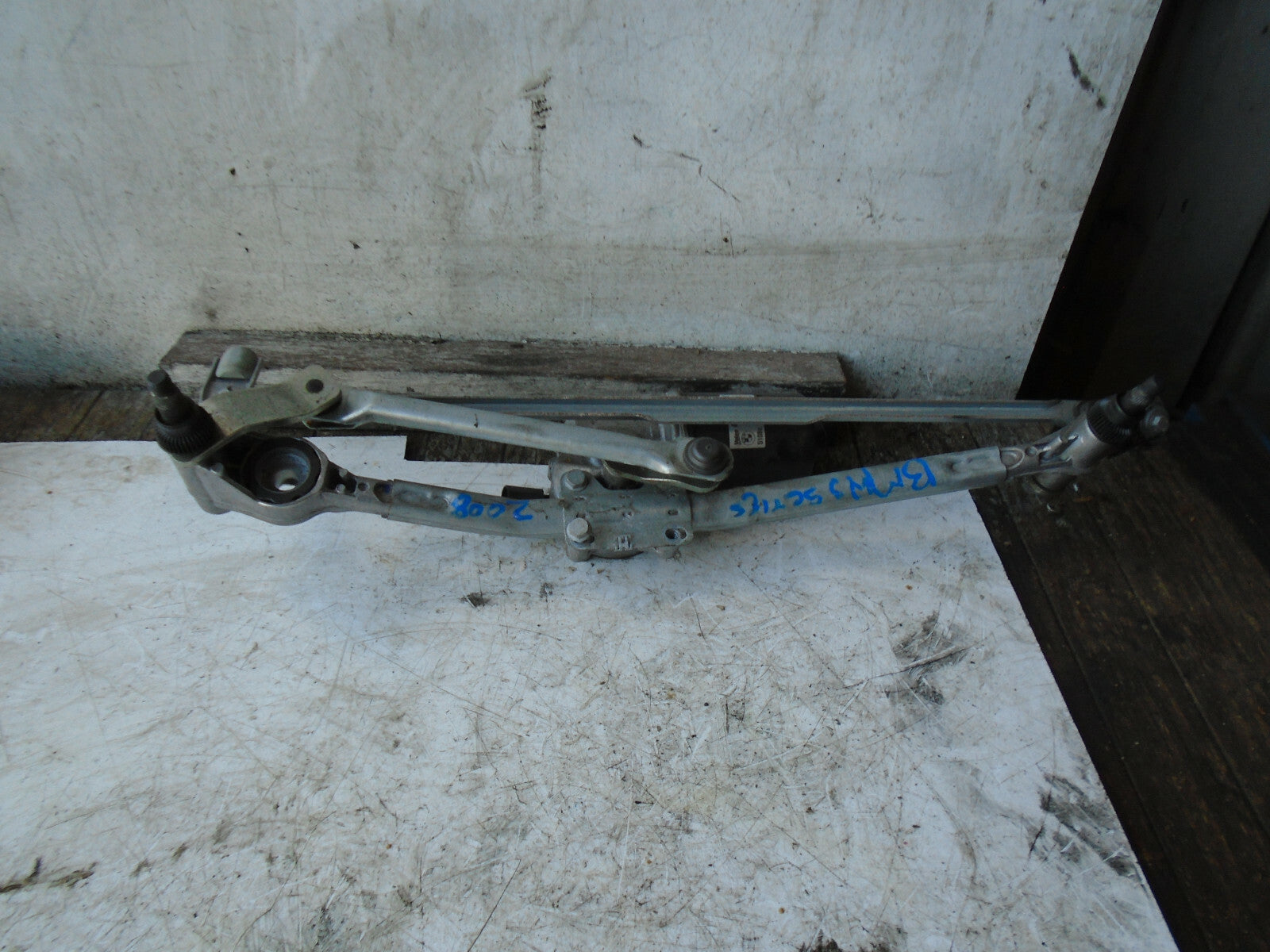 BMW 3 SERIES 2008 E90 FRONT WINDSCREEN WIPER MOTOR MECHANISM 6978264