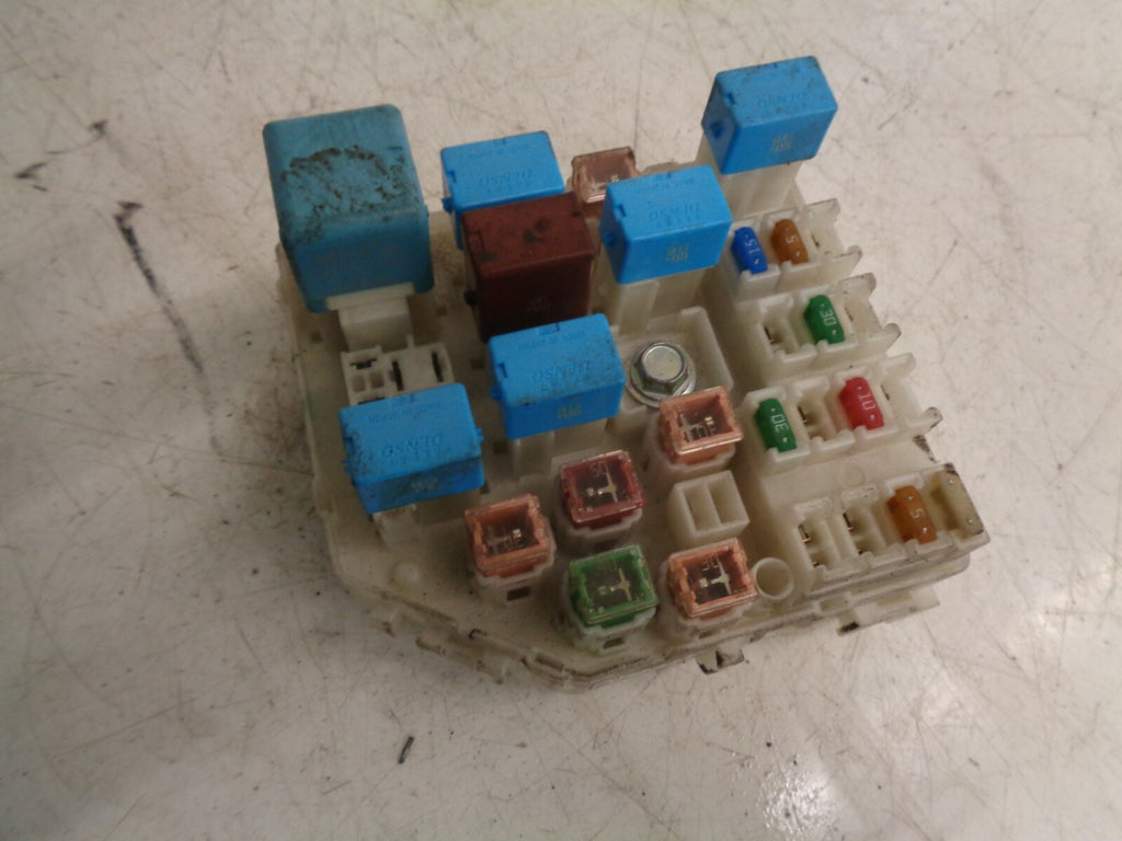 TOYOTA RAV 4 2005 MK2 2.0 PETROL ENGINE FUSE BOX