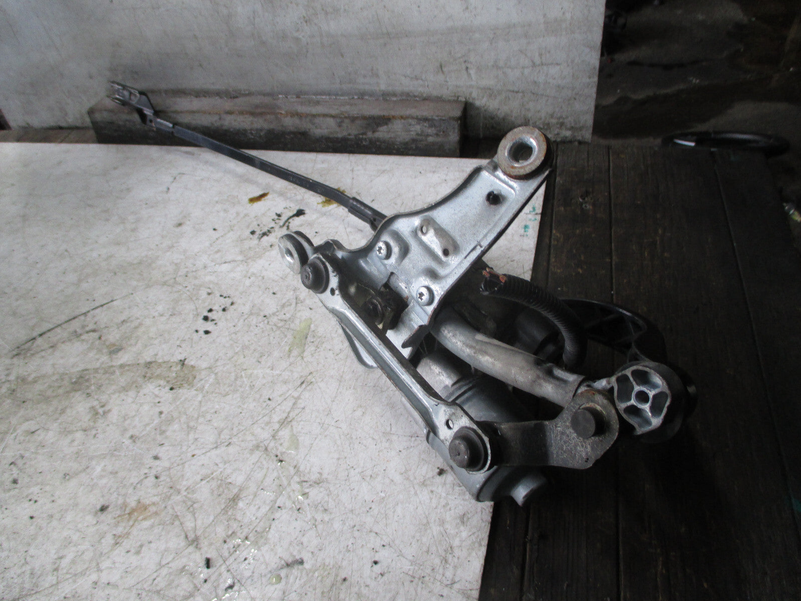 FORD GALAXY 2013 MK3 NSF PASSENGER SIDE FRONT WIPER MOTOR LINKAGES 6M2117504CD