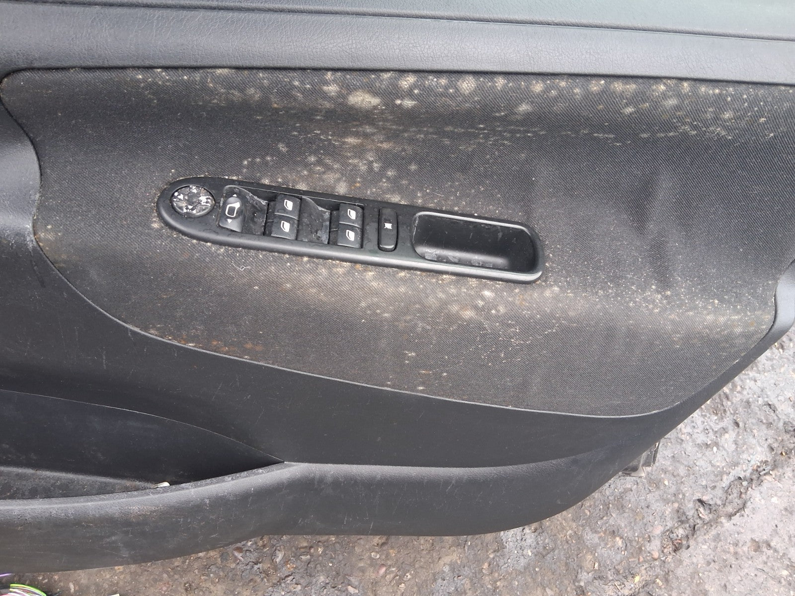 2012 PEUGEOT 207 OSF DRIVER SIDE FRONT RIGHT COMPLETE DOOR WITH WING MIRROR