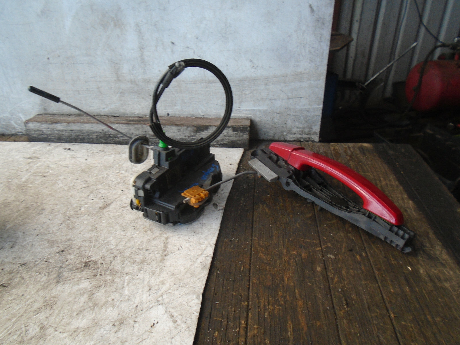 VAUXHALL INSIGNIA A 2014 NSR PASSENGER SIDE REAR DOOR LOCK EXTERIOR HANDLE RED