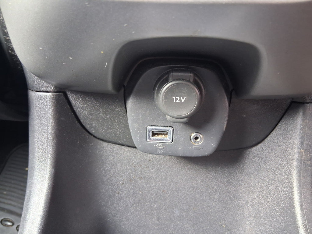 2016 PEUGEOT 108 MK2 USB POWER SOCKET PLUG TRIM
