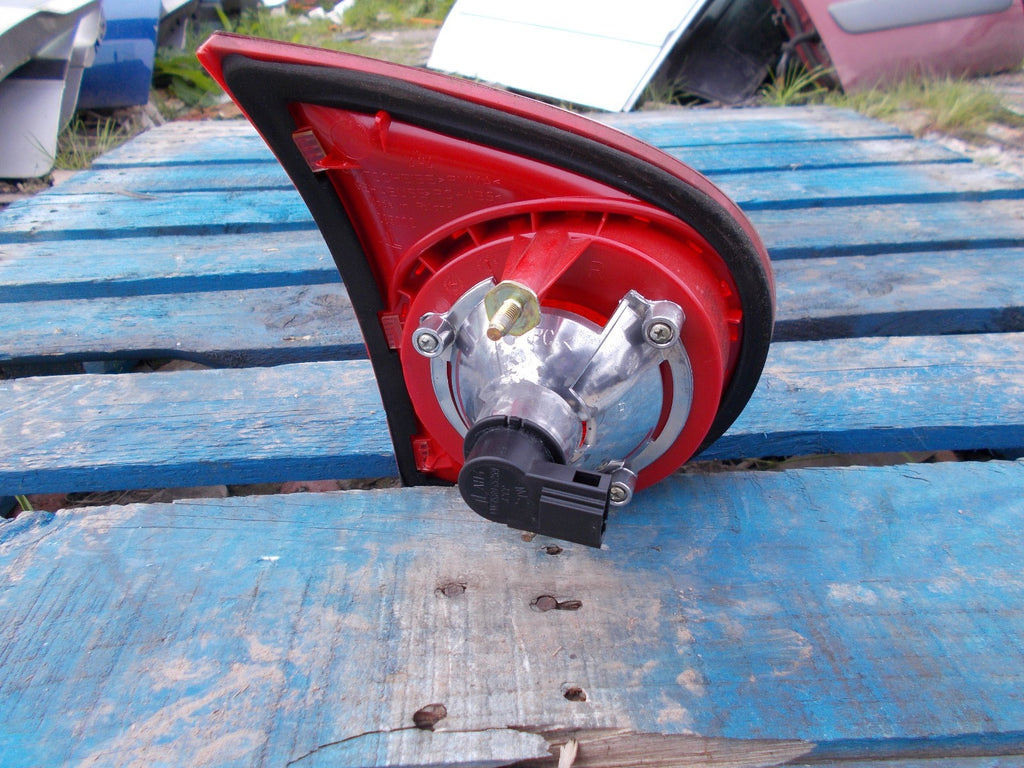 VOLKSWAGEN GOLF MK5 03-09 OS DRIVER SIDE REAR TAILGATE LIGHT 1K6945094F