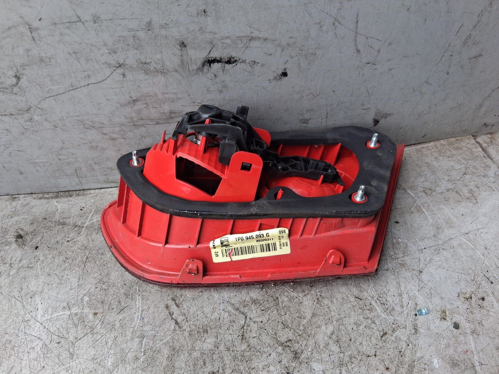 2010 SEAT LEON MK2 FACELIFT NSR PASSENGER SIDE REAR INNER TAIL LGHT 1P0945093G