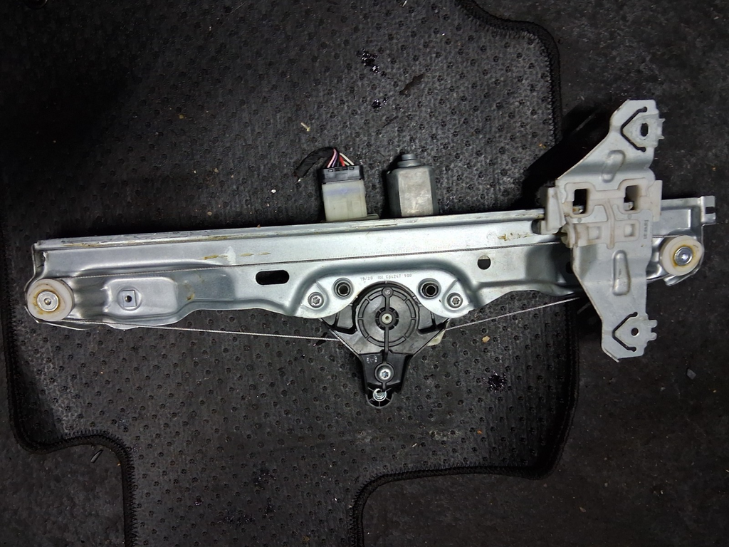 2020 NISSAN QASHQAI J11 MK2 OSR DRIVER SIDE WINDOW MOTOR REGULATOR 82700HV00C