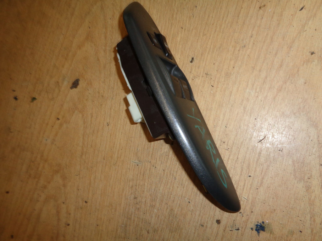 TOYOTA YARIS MK1 2002 DRIVER SIDE WINDOW GLASS SWITCH