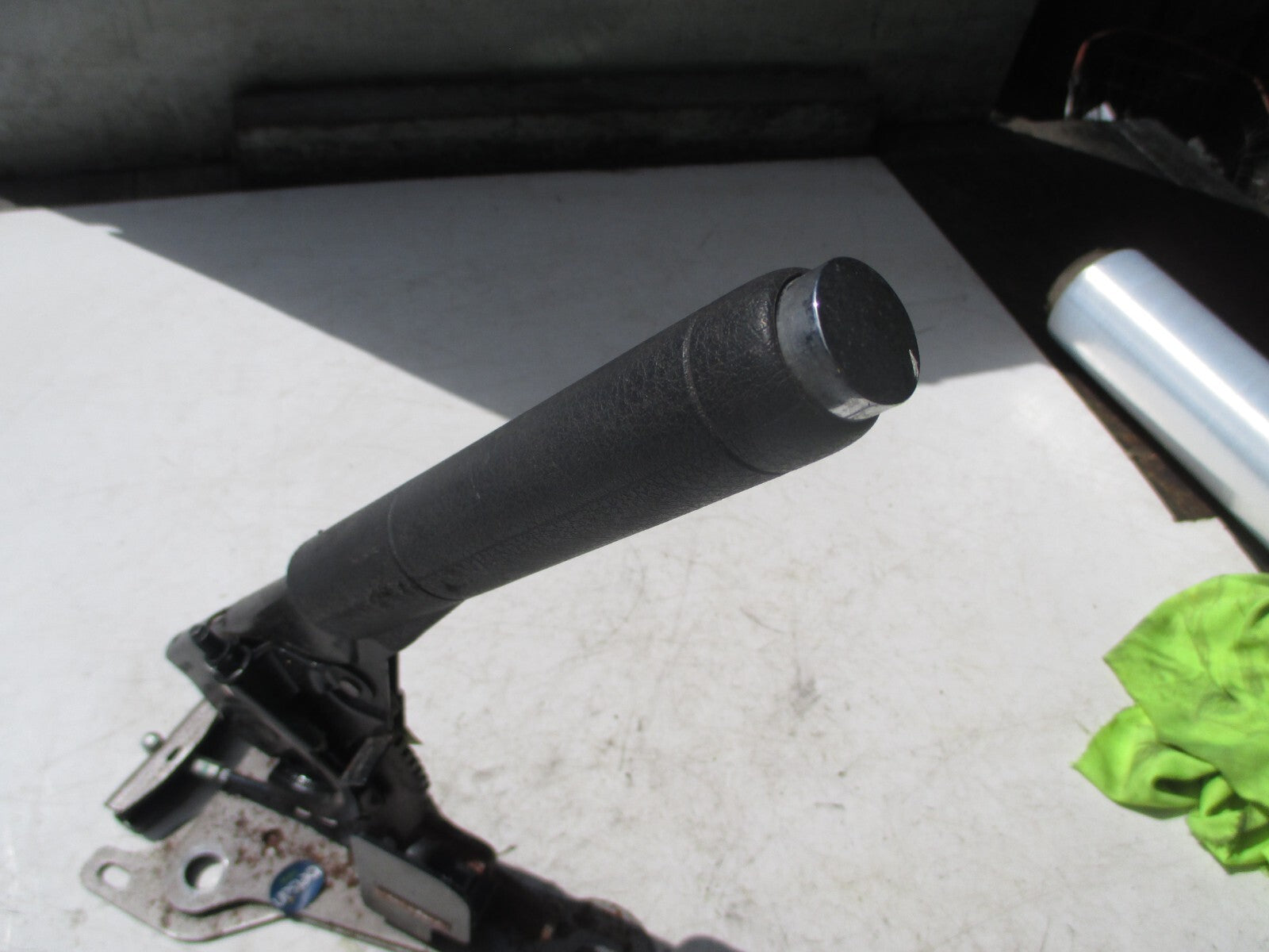 PEUGEOT 208 2016 MANUAL HANDBRAKE LEVER HANDLE MECHANISM 98062965ZD