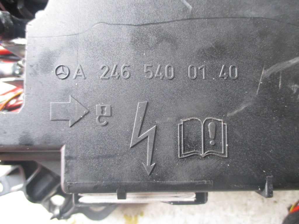 MERCEDES A CLASS W176 2016 FUSE RELAY BOX A2465400140