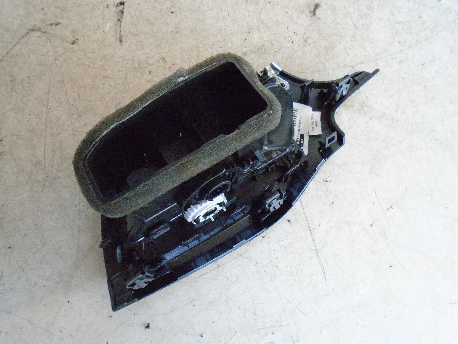VAUXHALL CORSA E 2018 OSF DRIVER SIDE FRONT DASH AIR VENT 13384932