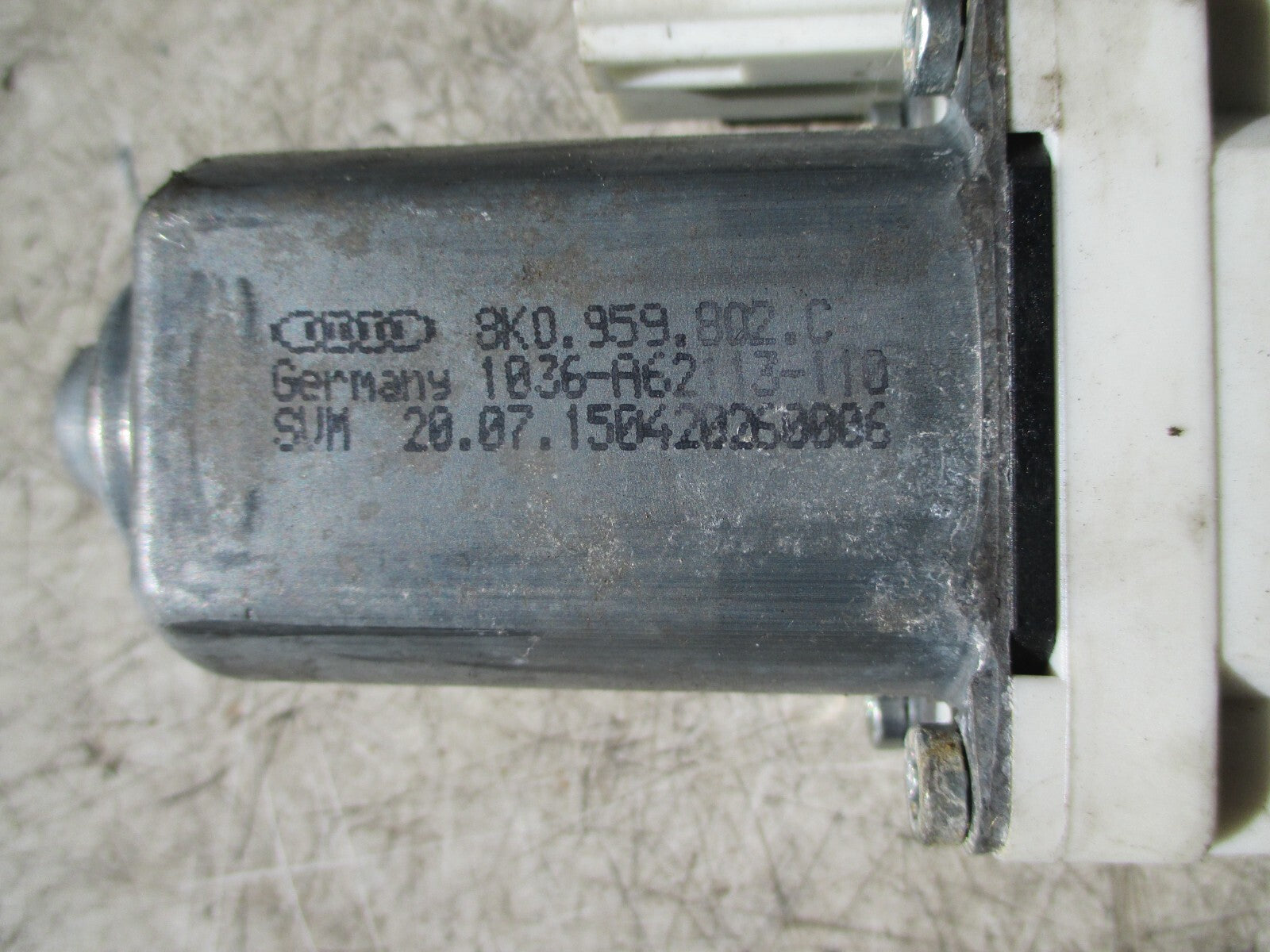 AUDI A1 8X 2015 3 DOOR OS DRIVER SIDE DOOR WINDOW MOTOR ONLY 8K0959802C