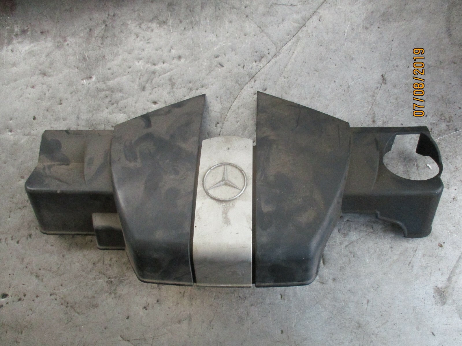 MERCEDES C CLASS W203 2.6 PETROL ENGINE COVER PLASTIC TRIM A1120100467