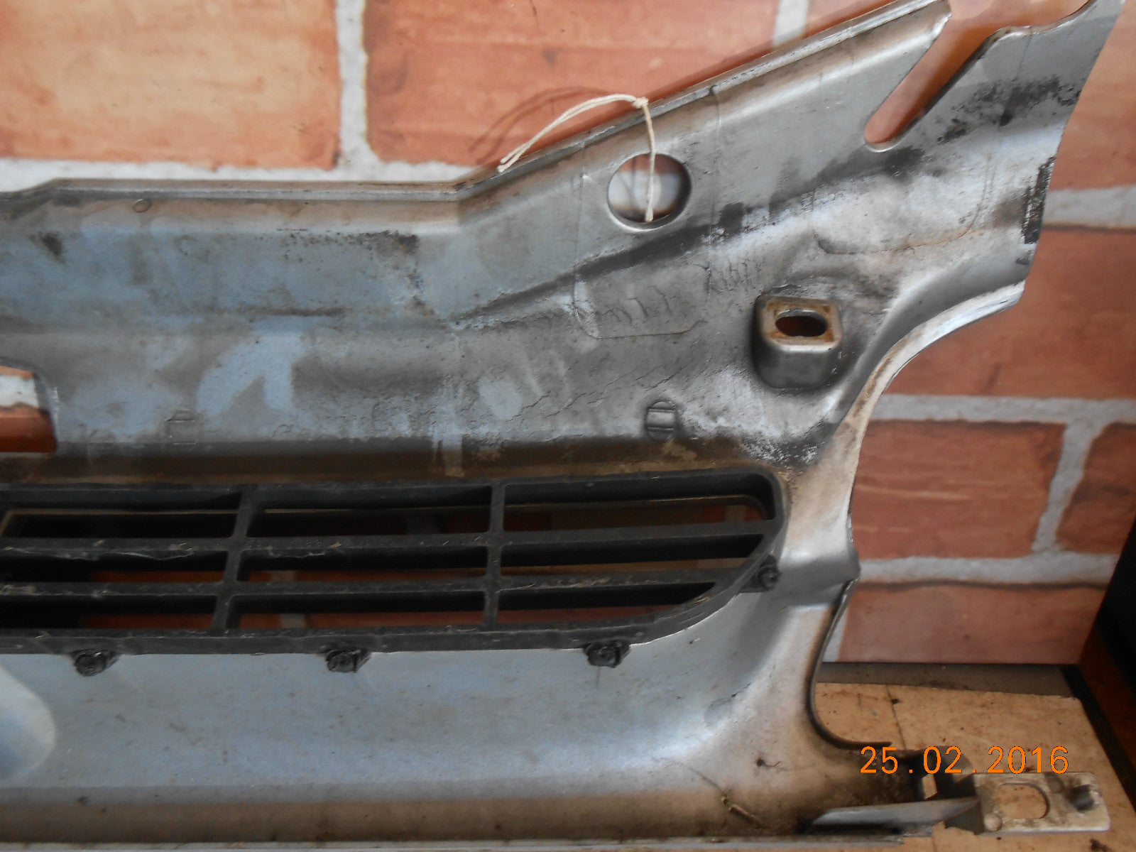 PEUGEOT PARTNER 2002 FRONT BUMPER GRILL TRIM SURROUND VENT IN SILVER 9618254777